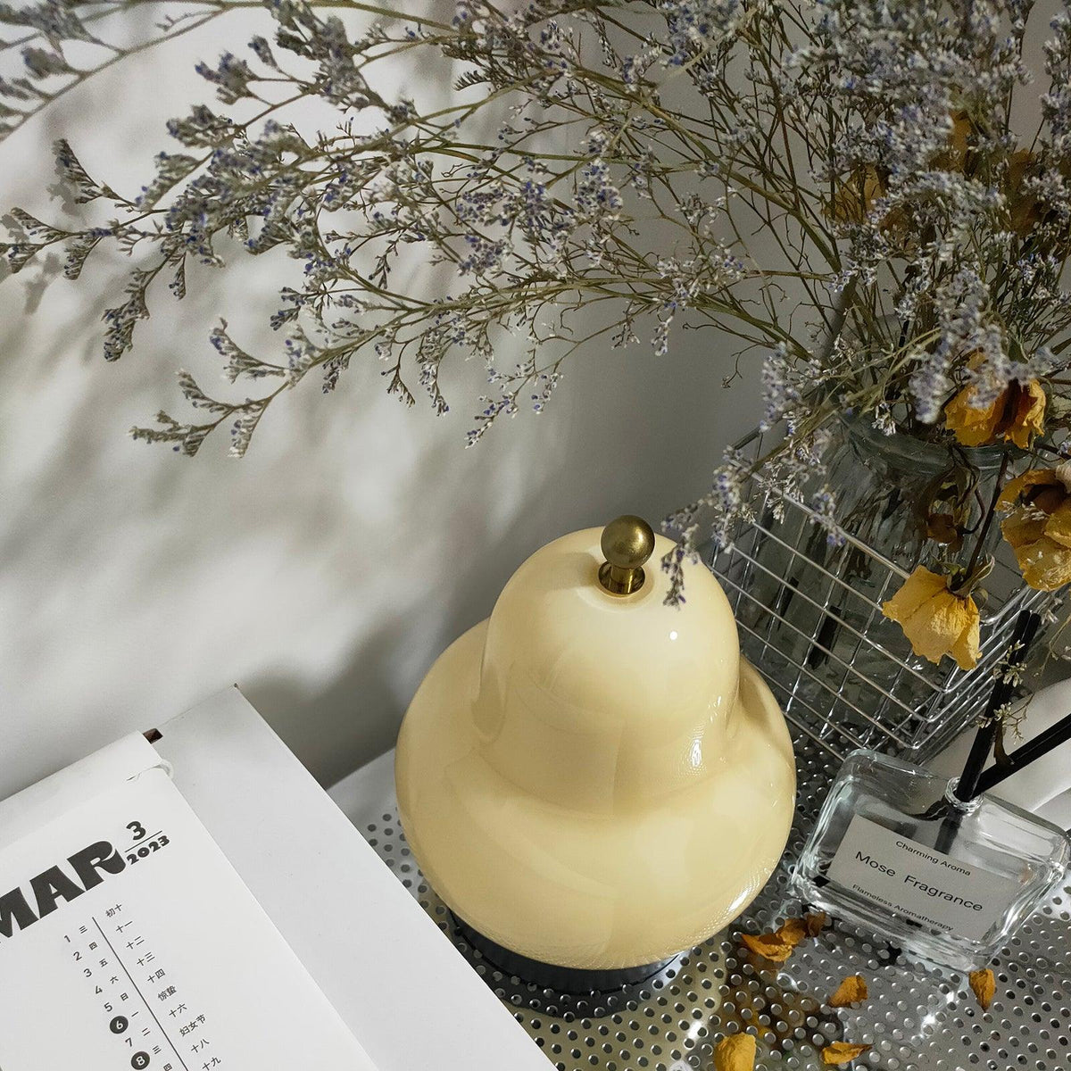 Lumaic Tischleuchte aus Glas mit whimsischem Design