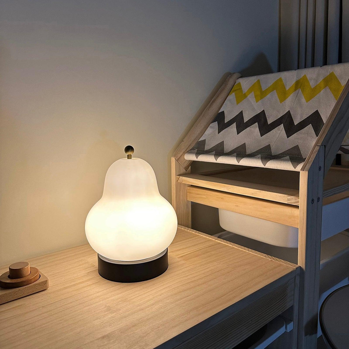Lumaic Tischleuchte aus Glas mit whimsischem Design