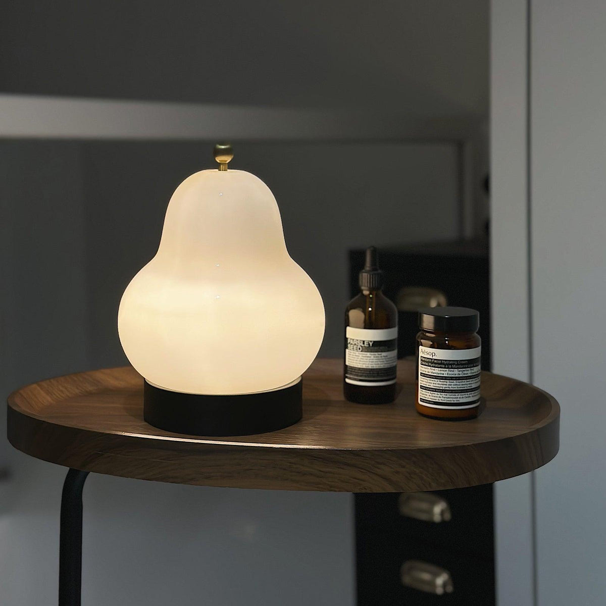 Lumaic Tischleuchte aus Glas mit whimsischem Design