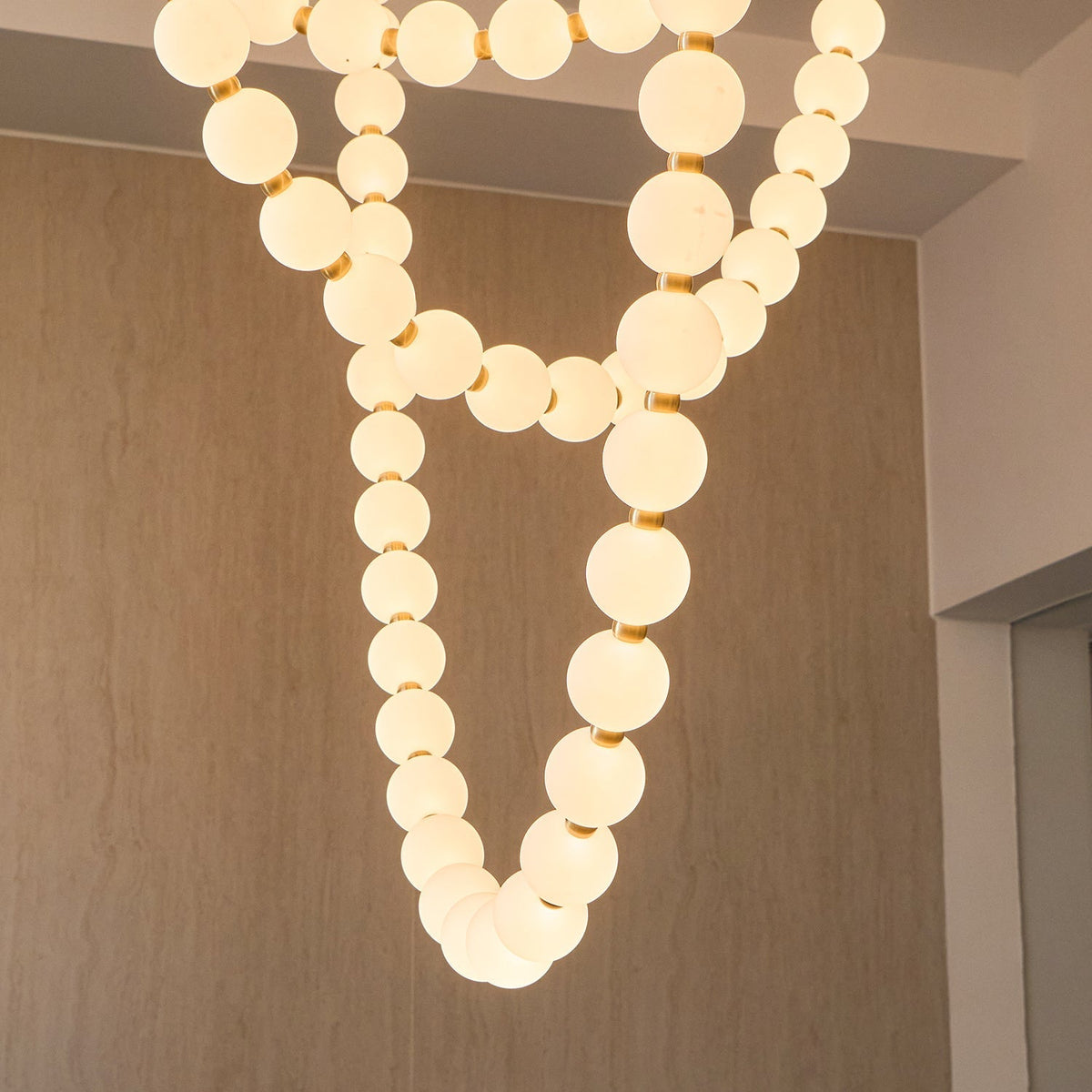 Emelir Kronleuchter aus Glas mit Perlenkette und Kugeln