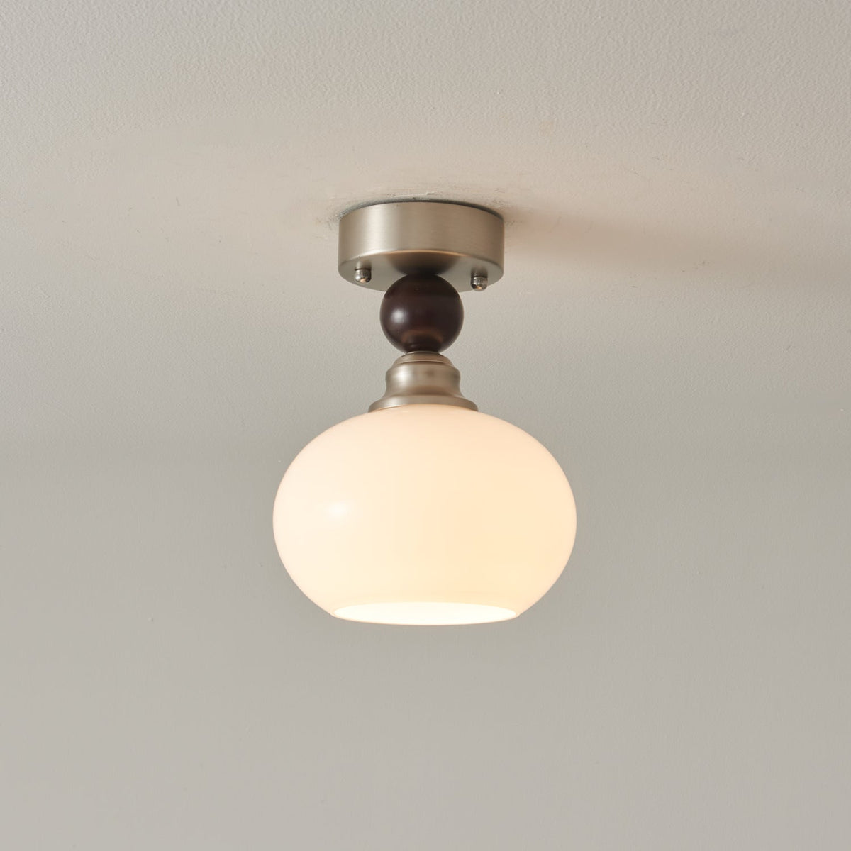 Ivcarila zeitgenössische minimalistische Deckenleuchte aus Glas mit Perlenkugel