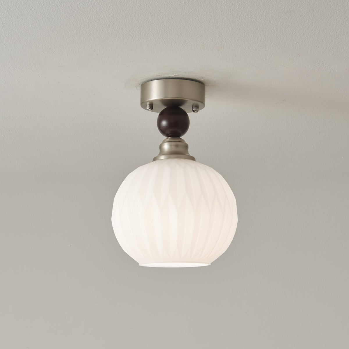 Ivcarila zeitgenössische minimalistische Deckenleuchte aus Glas mit Perlenkugel