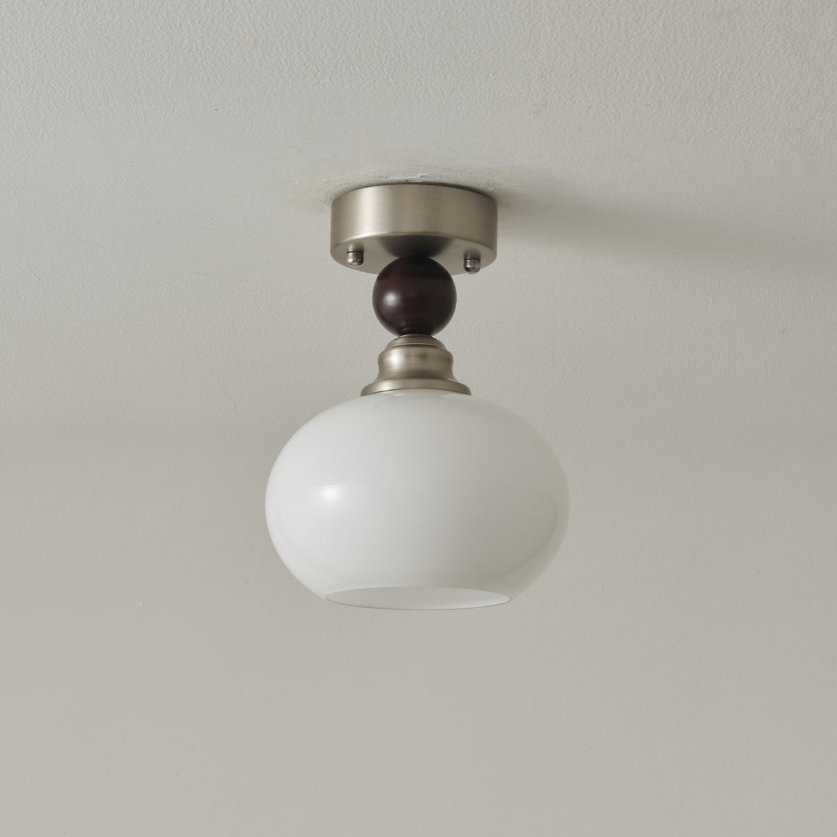 Ivcarila zeitgenössische minimalistische Deckenleuchte aus Glas mit Perlenkugel