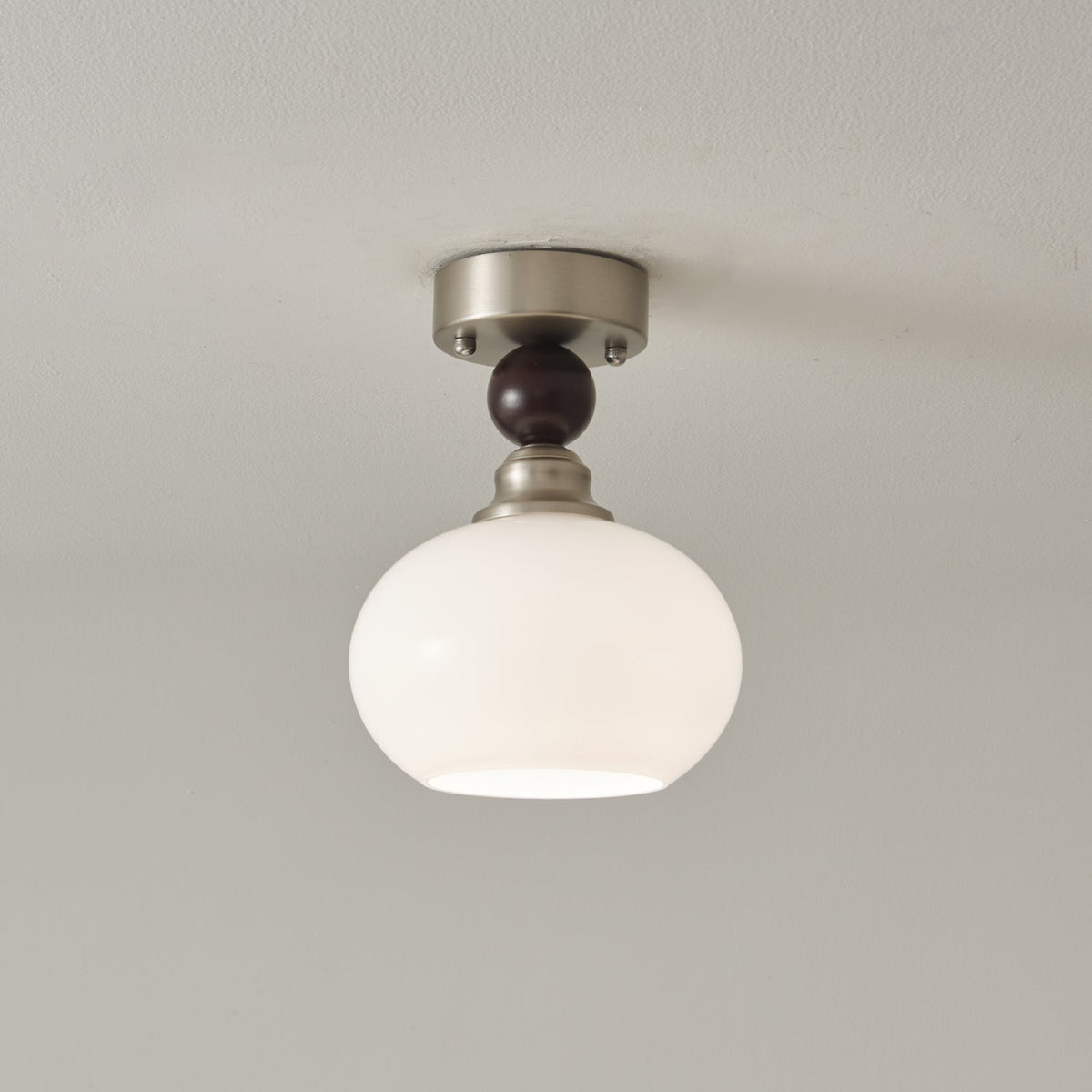 Ivcarila zeitgenössische minimalistische Deckenleuchte aus Glas mit Perlenkugel