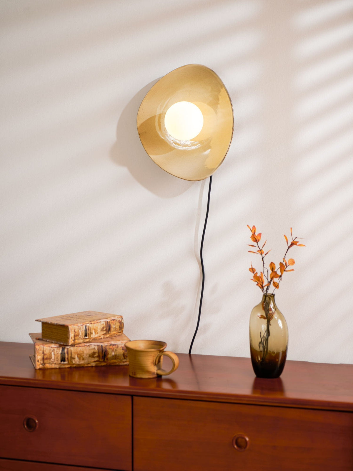 Lioruiella Wandleuchte aus Keramik und Glas in Kieselsteinform