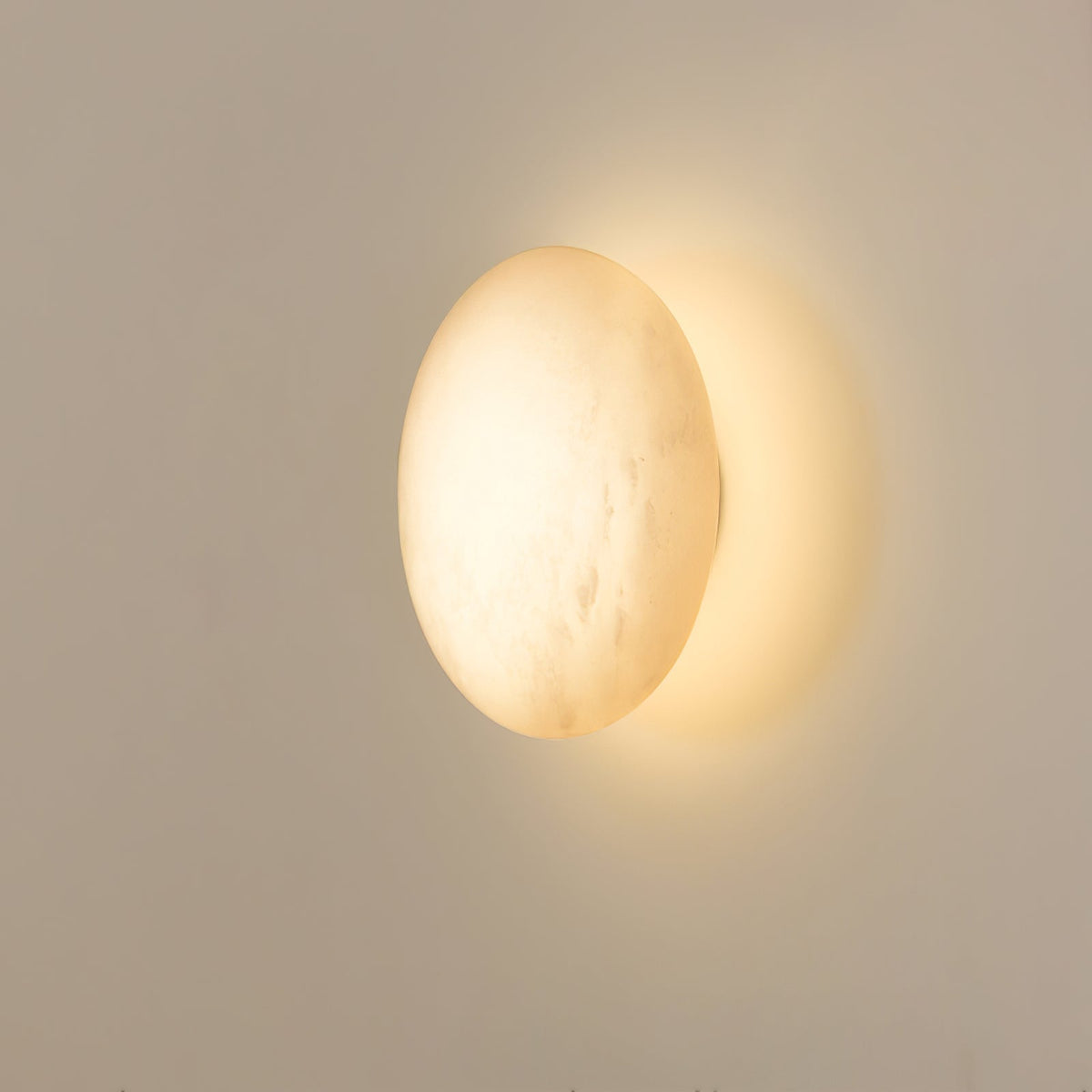 Eurthais Minimalistische Alabaster-Wandleuchte
