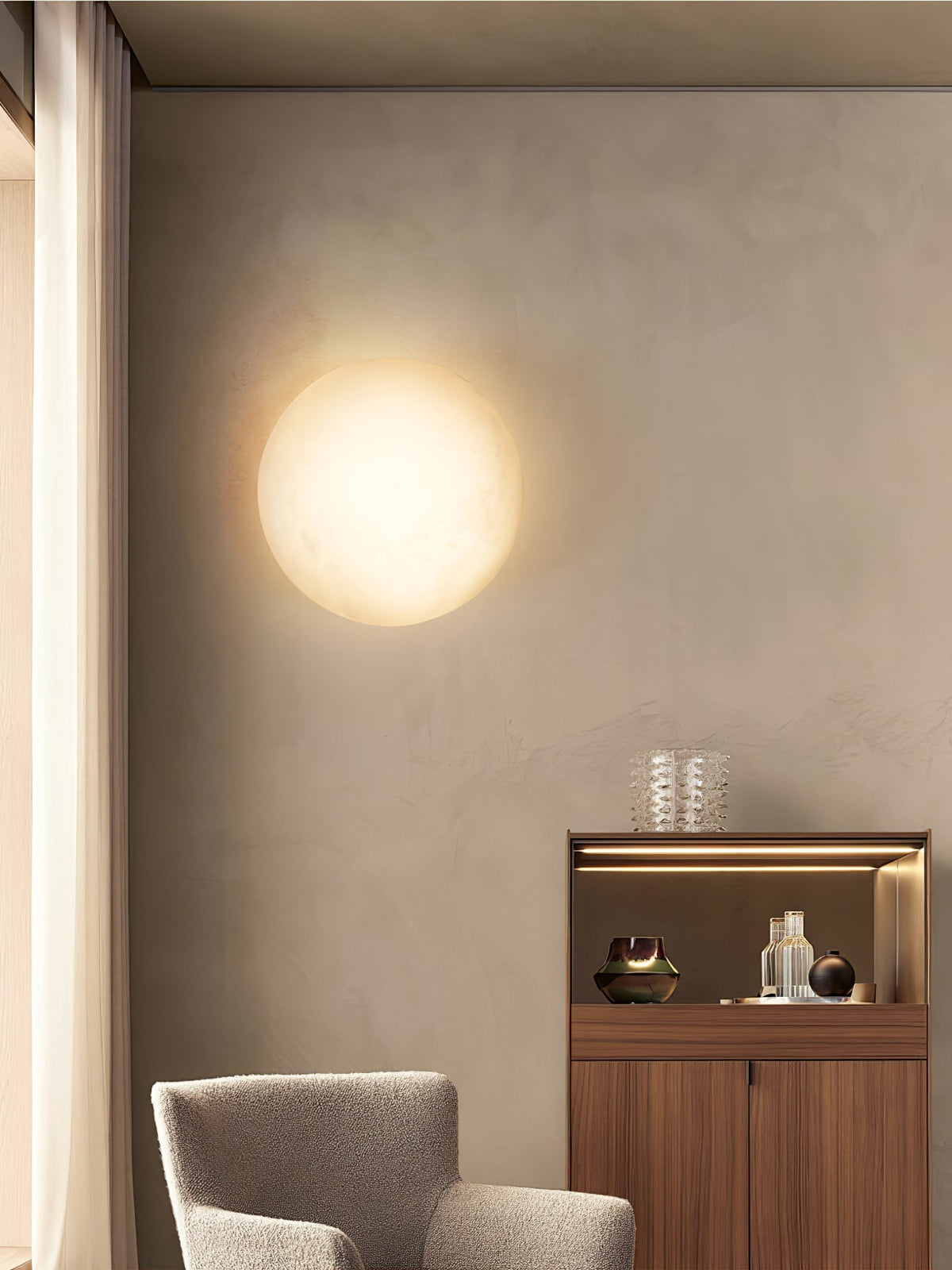 Eurthais Minimalistische Alabaster-Wandleuchte