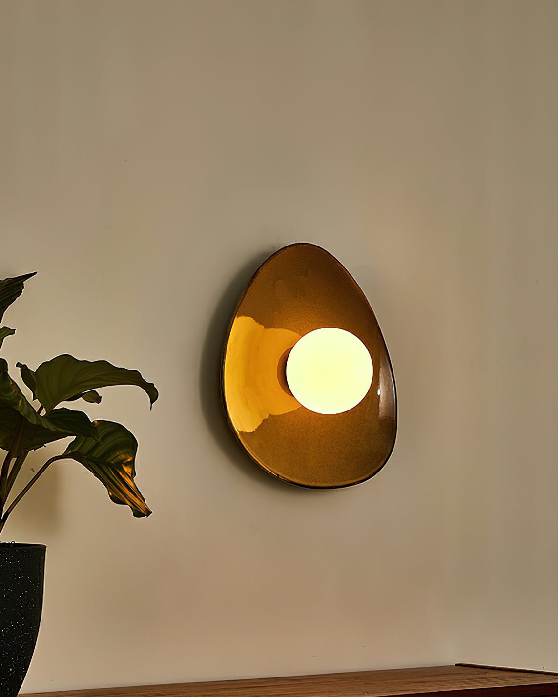 Ertalila Elegance Wandleuchte in Kieselsteinform aus Keramik