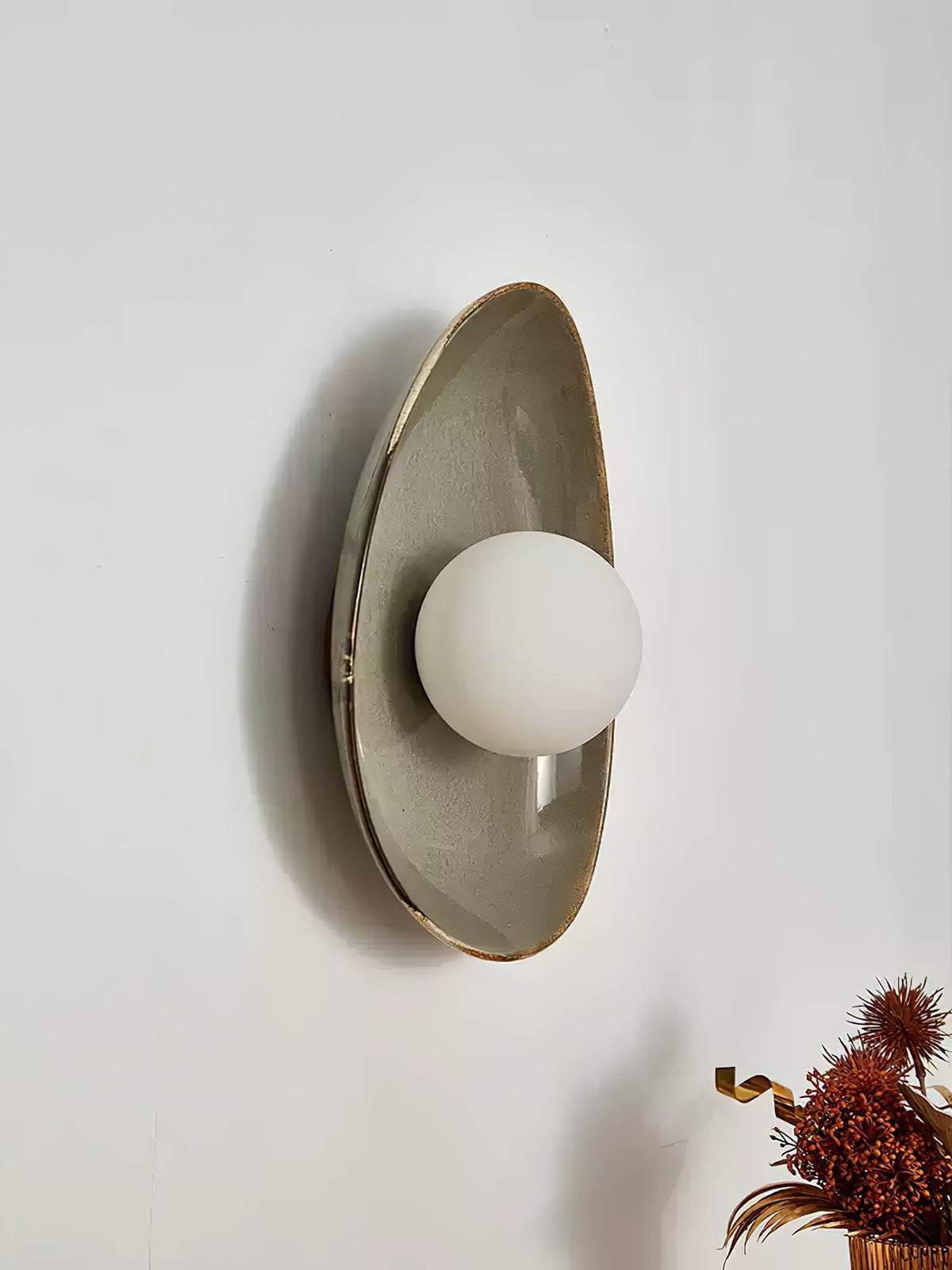 Ertalila Elegance Wandleuchte in Kieselsteinform aus Keramik