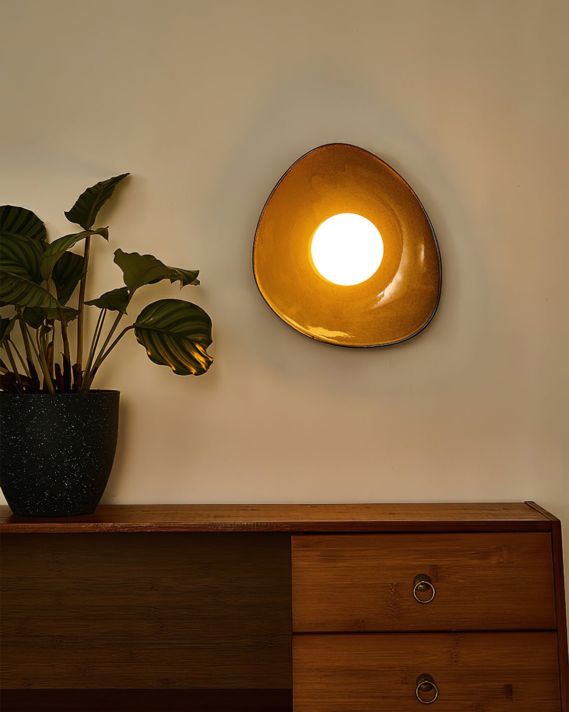 Ertalila Elegance Wandleuchte in Kieselsteinform aus Keramik