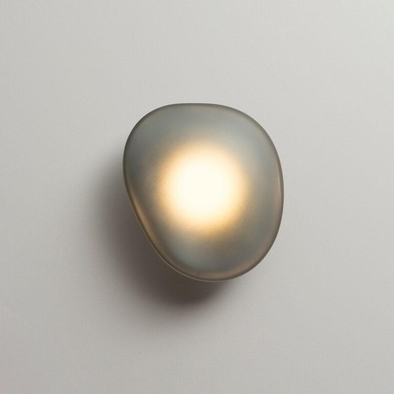 Eirinina Wandleuchte mit Kugellampen aus Milchglas