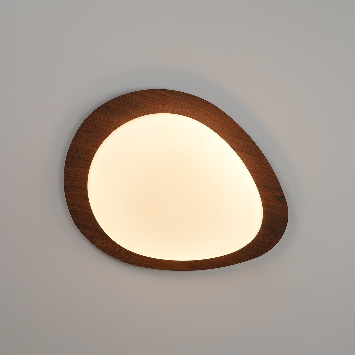 Sylenia Deckenleuchte Pebble Walnuss Holzmasse Acryl LED