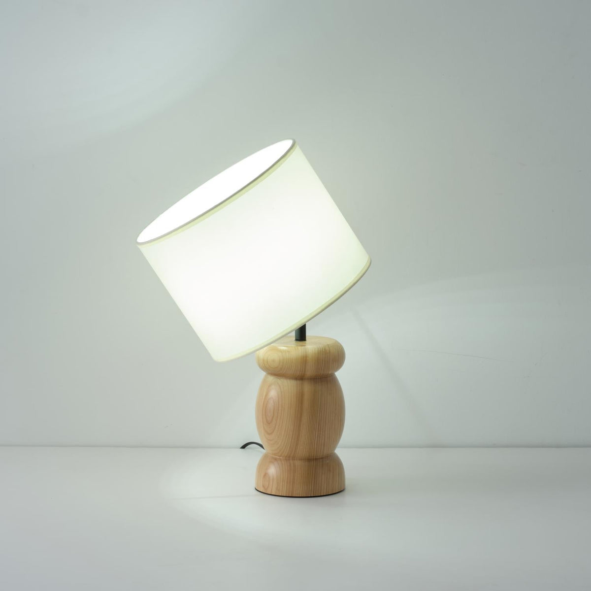 Beadon Tischleuchte aus Holz