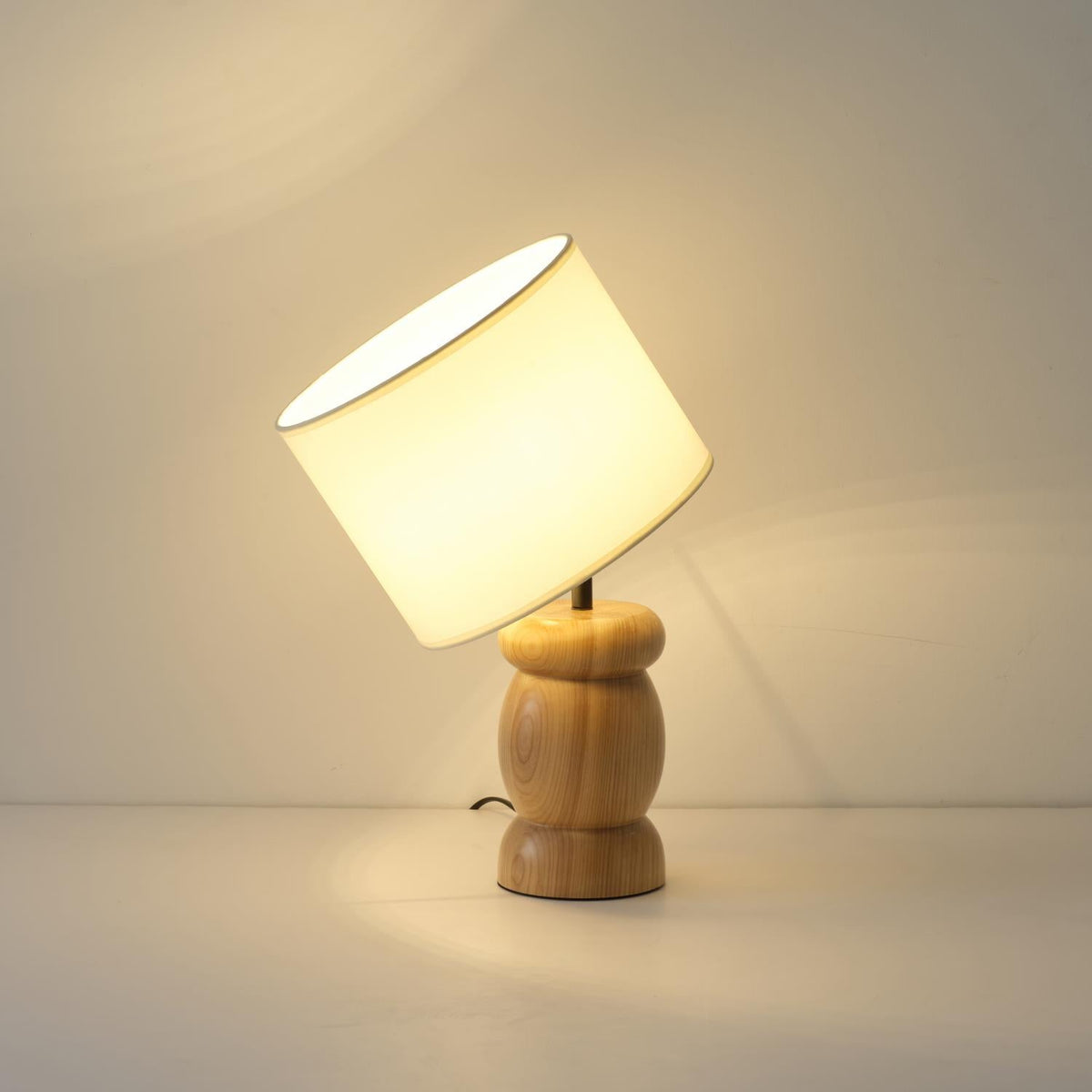 Beadon Tischleuchte aus Holz