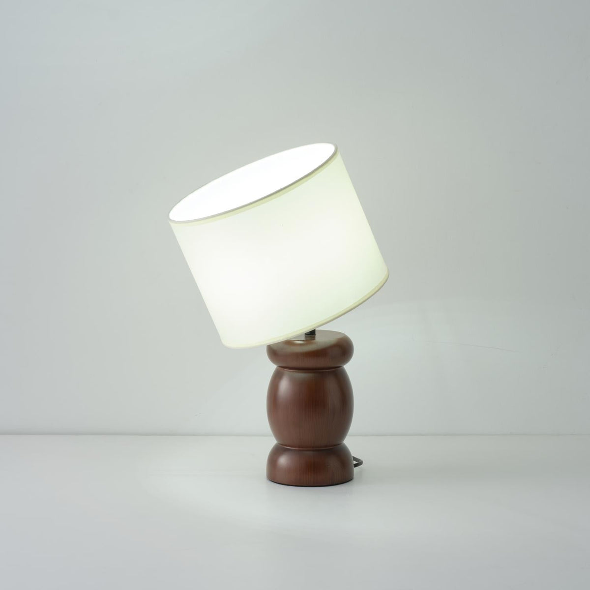 Beadon Tischleuchte aus Holz