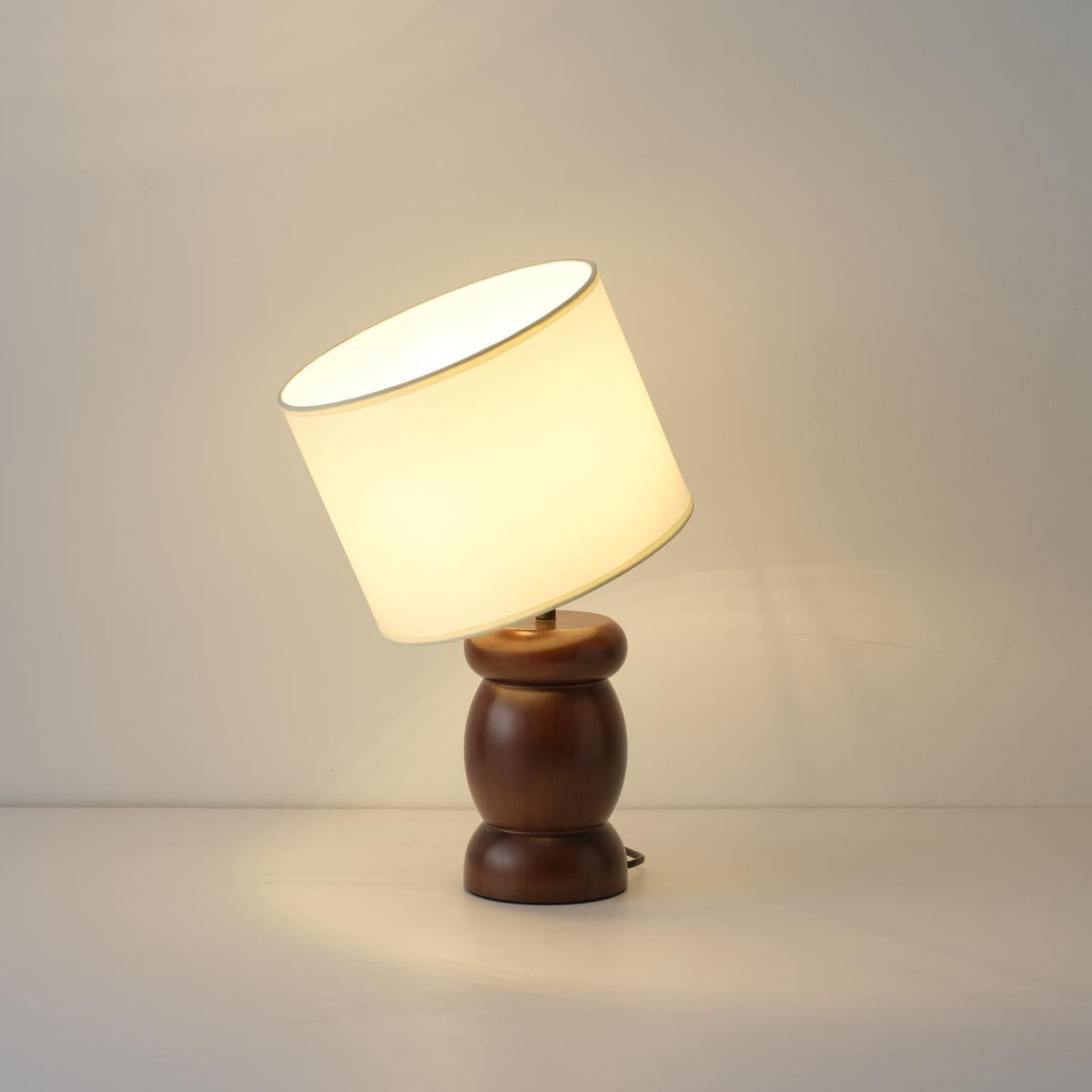 Beadon Tischleuchte aus Holz