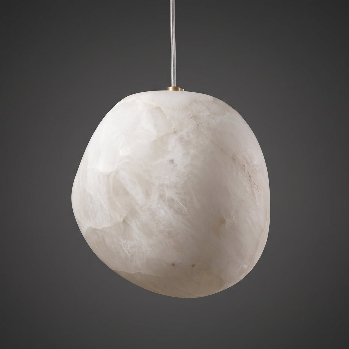 Nivisaya Pendelleuchte in Kieselsteinform aus Alabaster