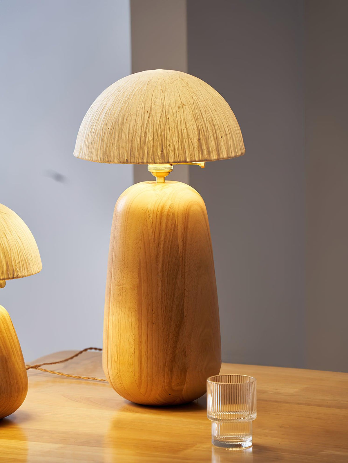 Elugan Tischleuchte aus Holz