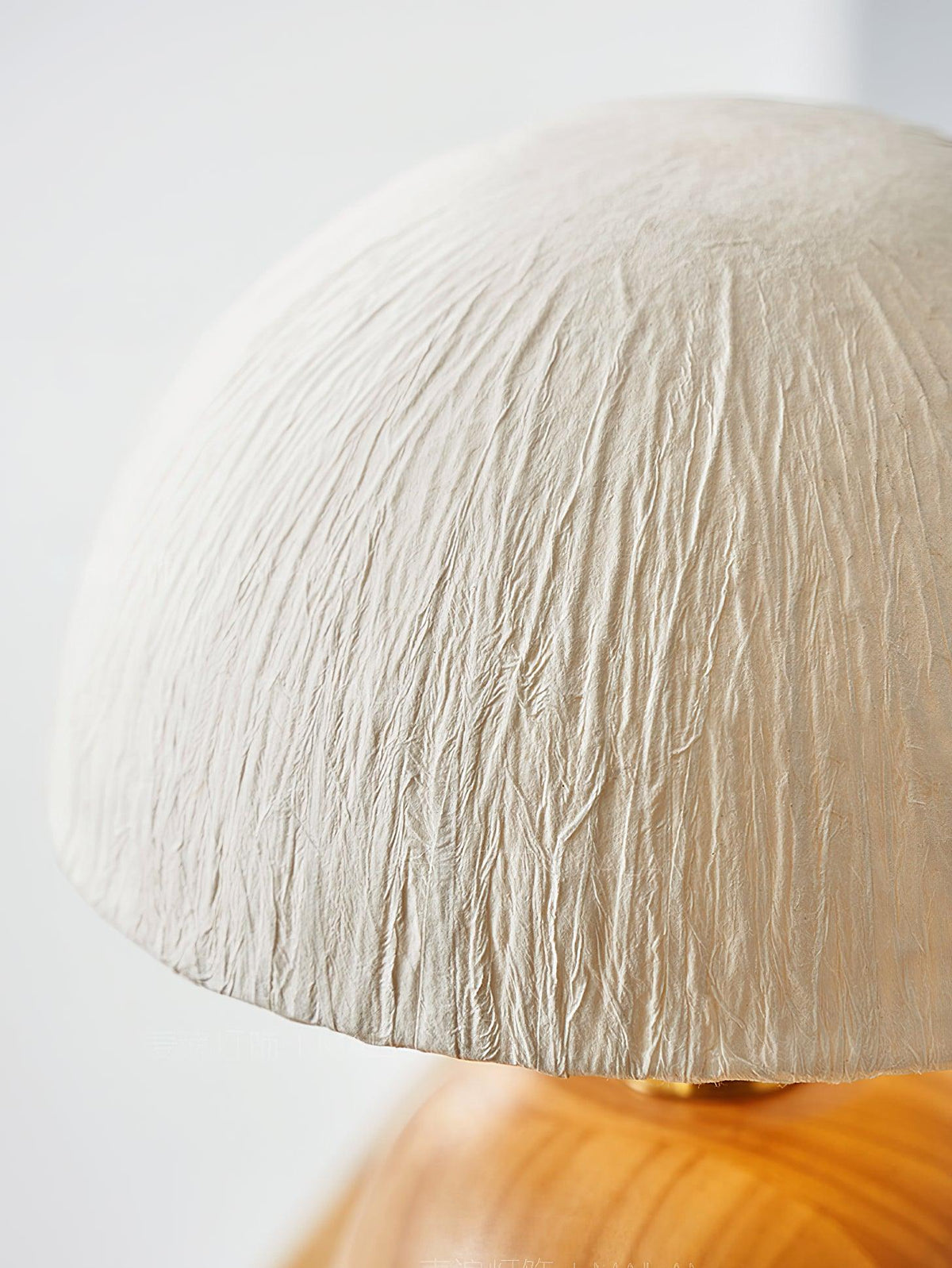 Elugan Tischleuchte aus Holz