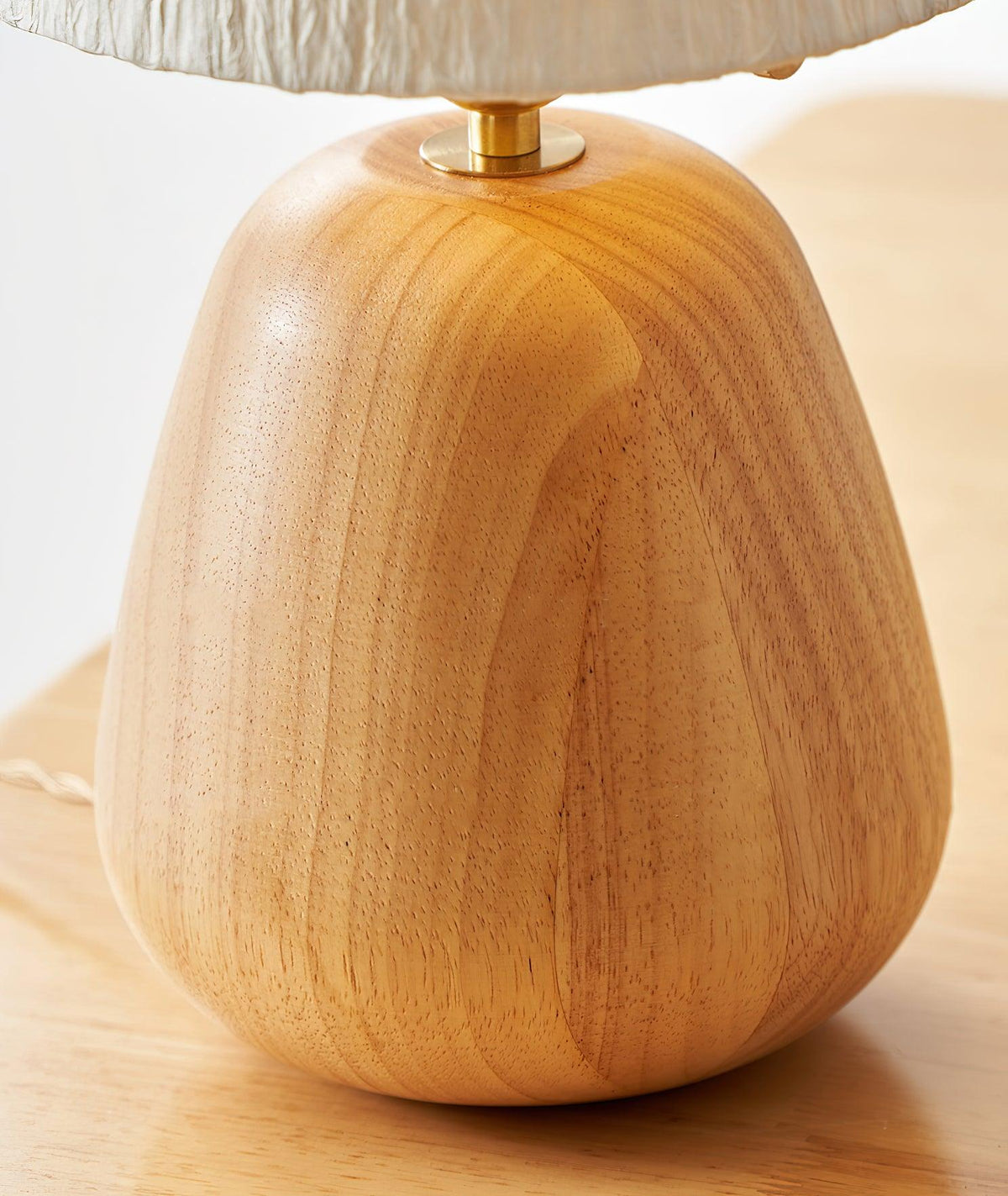 Elugan Tischleuchte aus Holz