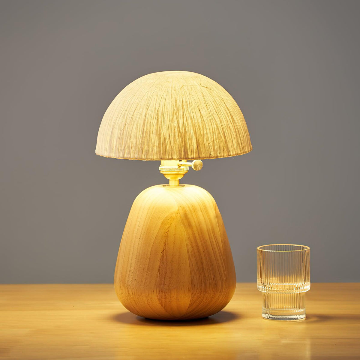 Elugan Tischleuchte aus Holz
