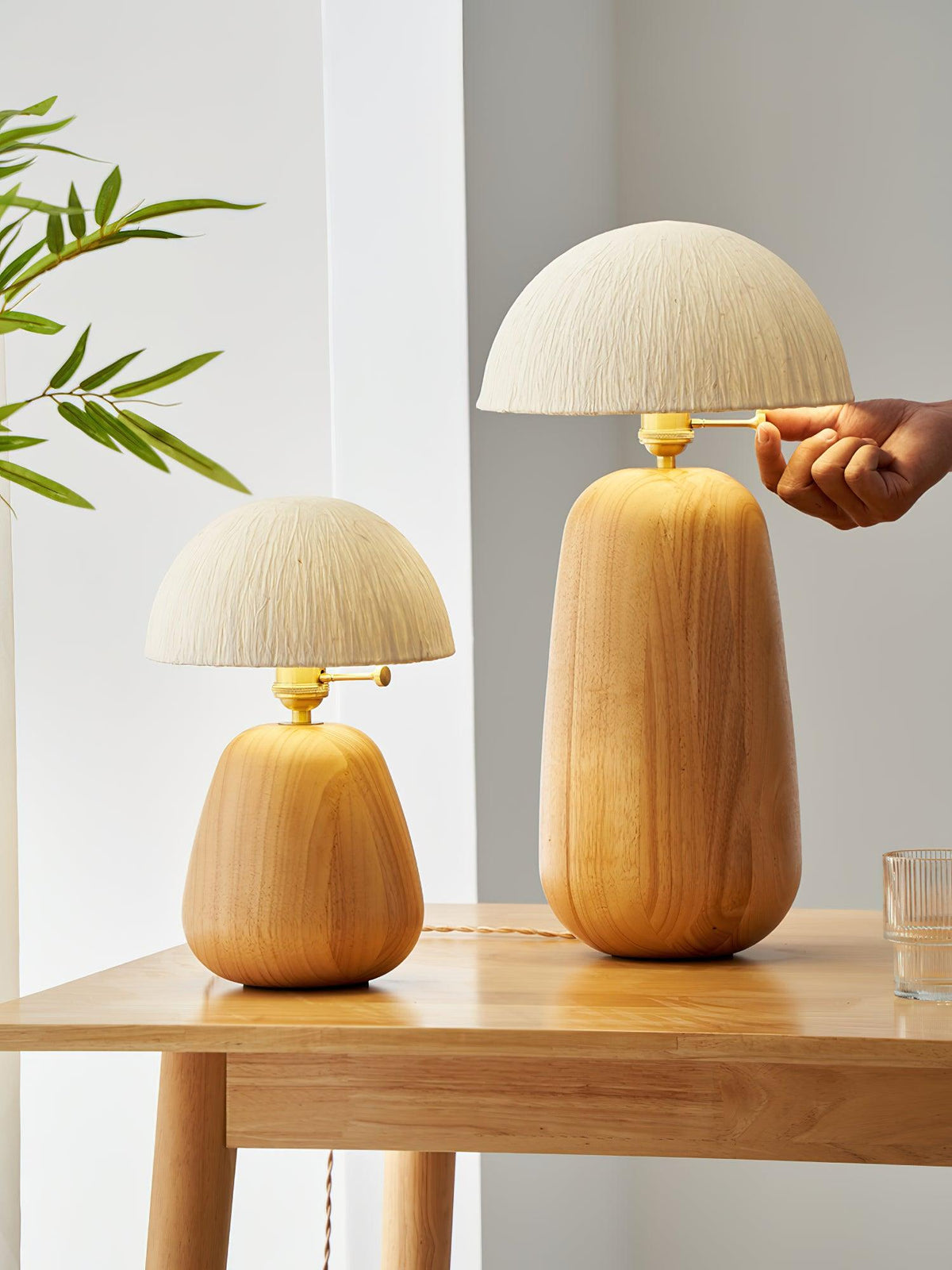 Elugan Tischleuchte aus Holz