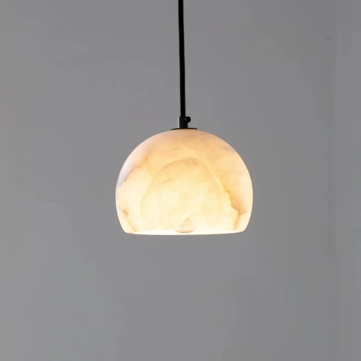 Nerea Kronleuchter aus Alabaster in Kuppelform