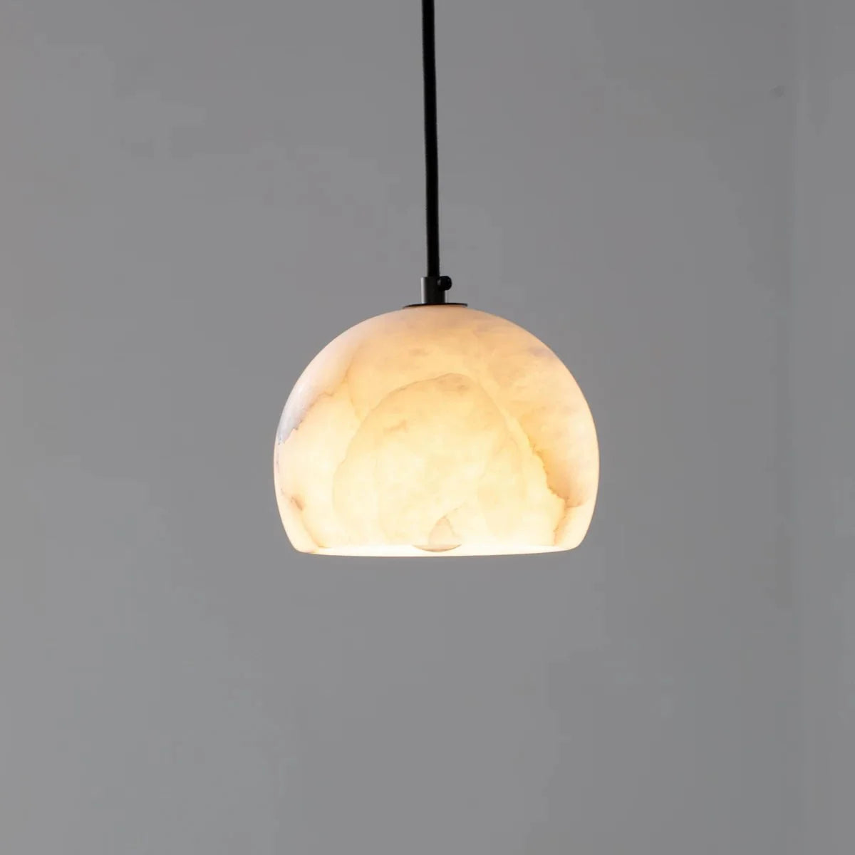 Nerea Kronleuchter aus Alabaster in Kuppelform