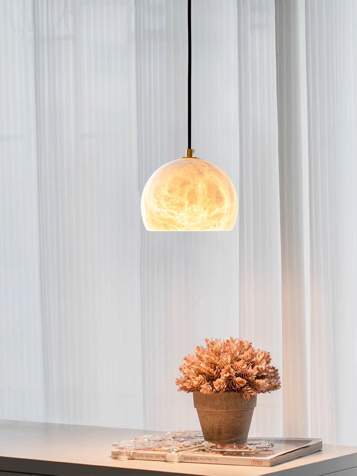 Nerea Kronleuchter aus Alabaster in Kuppelform