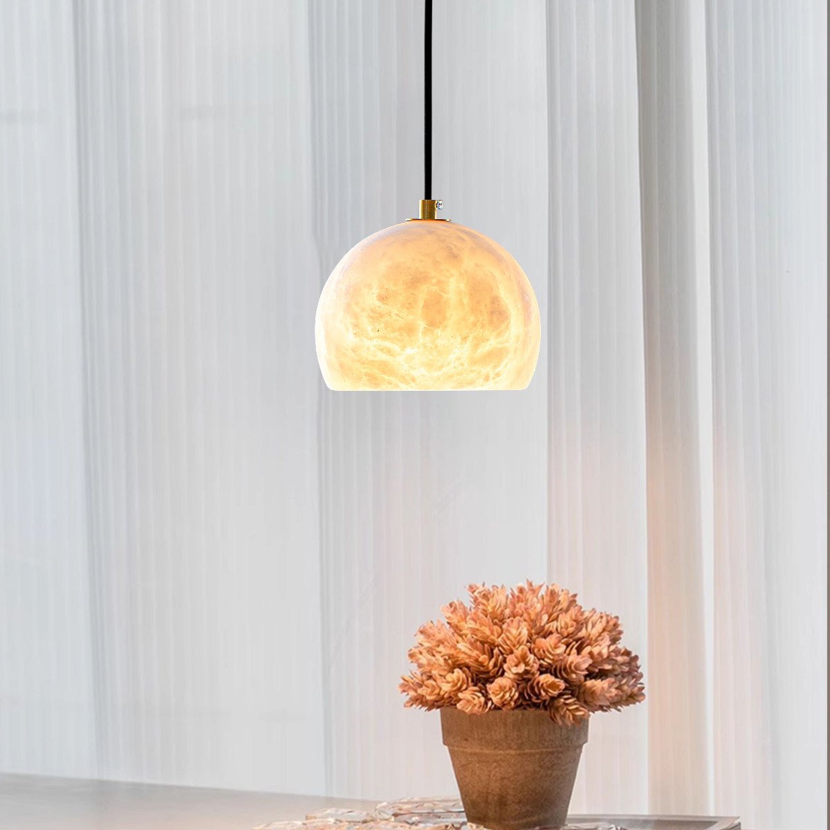 Nerea Kronleuchter aus Alabaster in Kuppelform