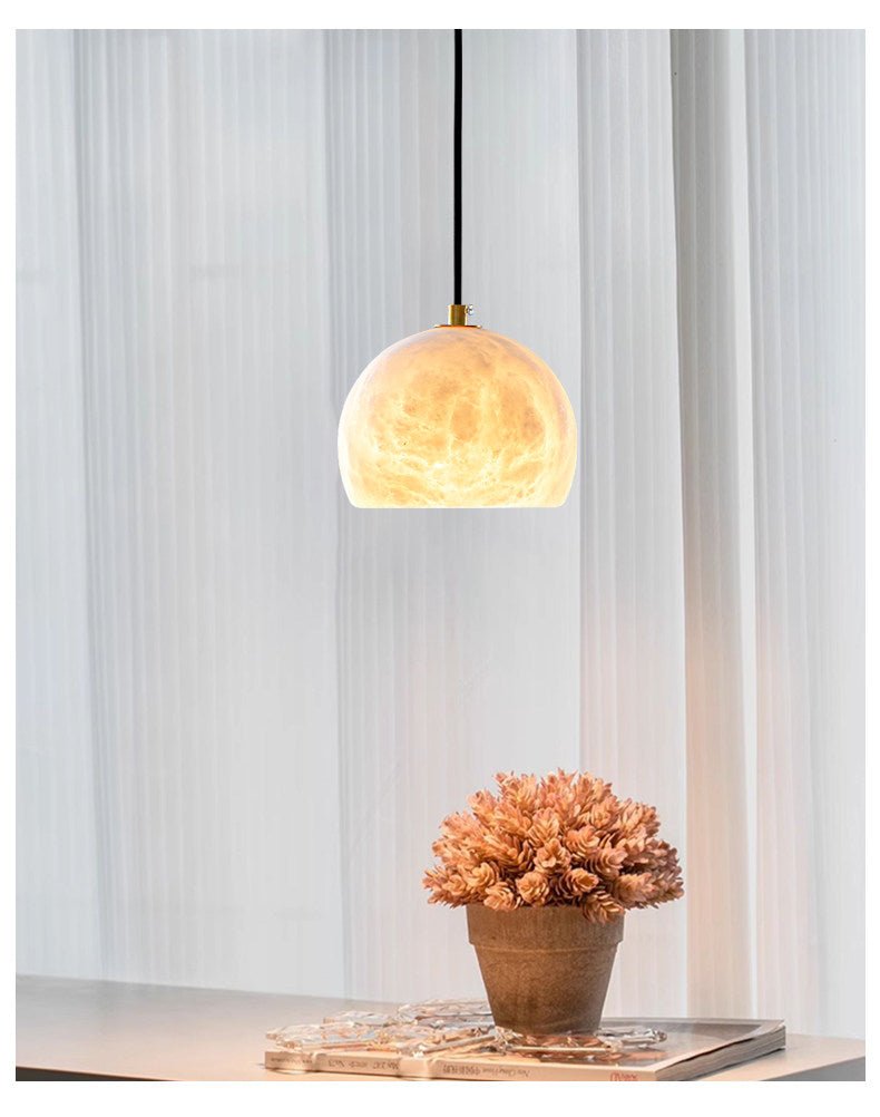 Nerea Kronleuchter aus Alabaster in Kuppelform