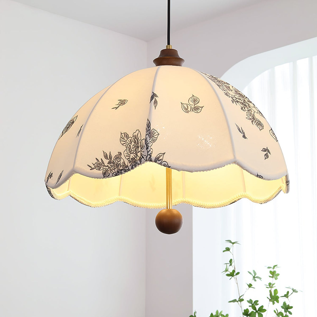 Vevenir Petal Whisper Pendelleuchte aus Holz und Stoff