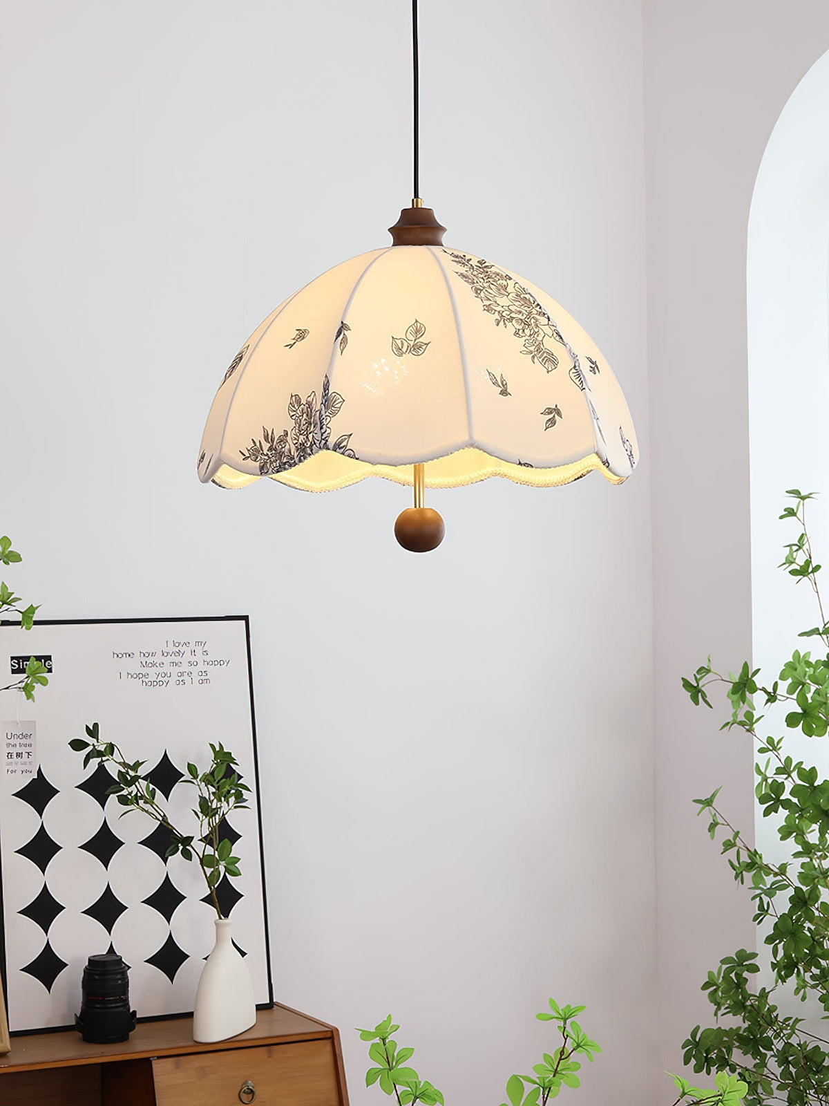 Vevenir Petal Whisper Pendelleuchte aus Holz und Stoff