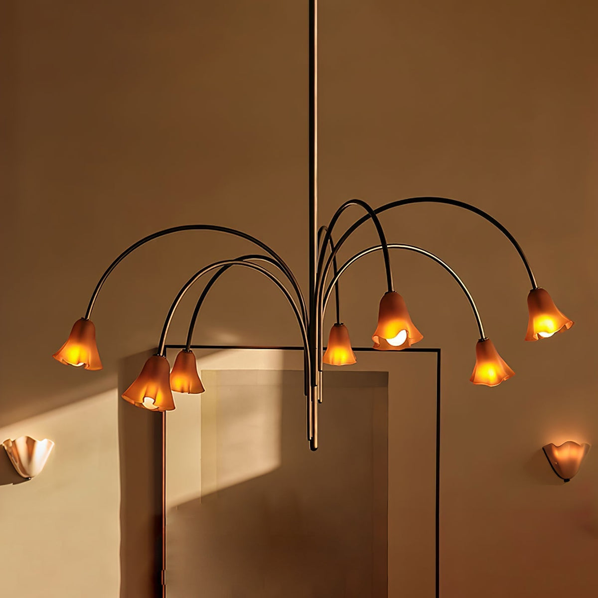 Lioreriel Kronleuchter Blossom Petal aus Glas mit geschwungenen Armen