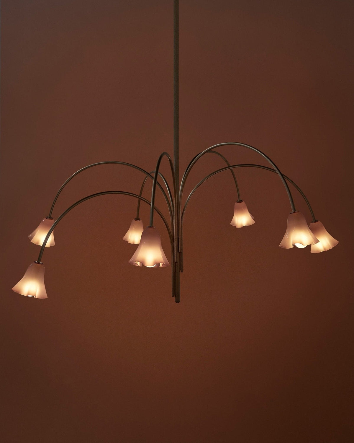 Lioreriel Kronleuchter Blossom Petal aus Glas mit geschwungenen Armen