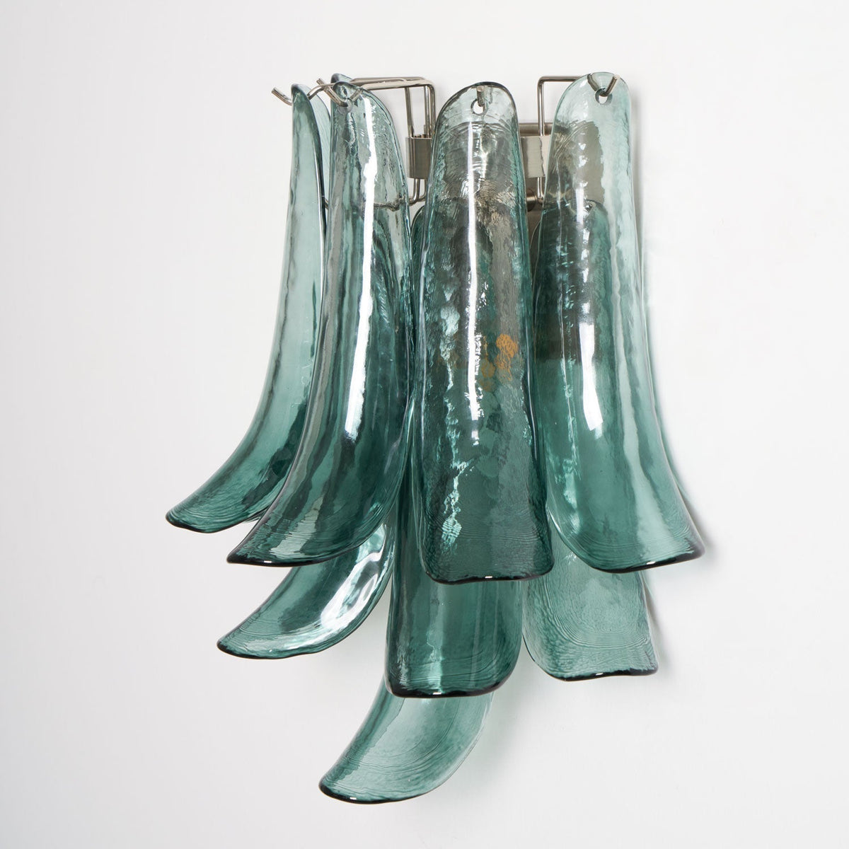 Eiraira Wandleuchte Blütenförmig Geschwungenes Glas Rauchiges Teal Künstlerisch