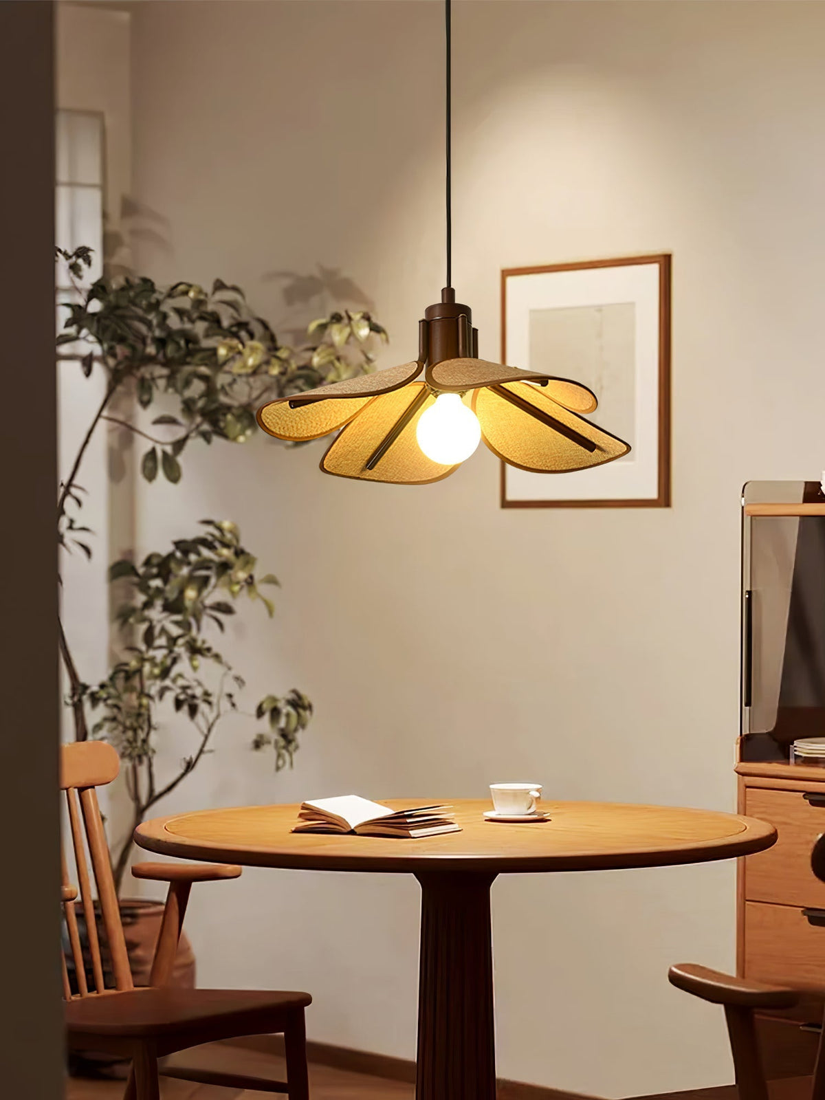 Utalion traditionelle Pendelleuchte aus Holz mit Stoffschirm in Blütenform