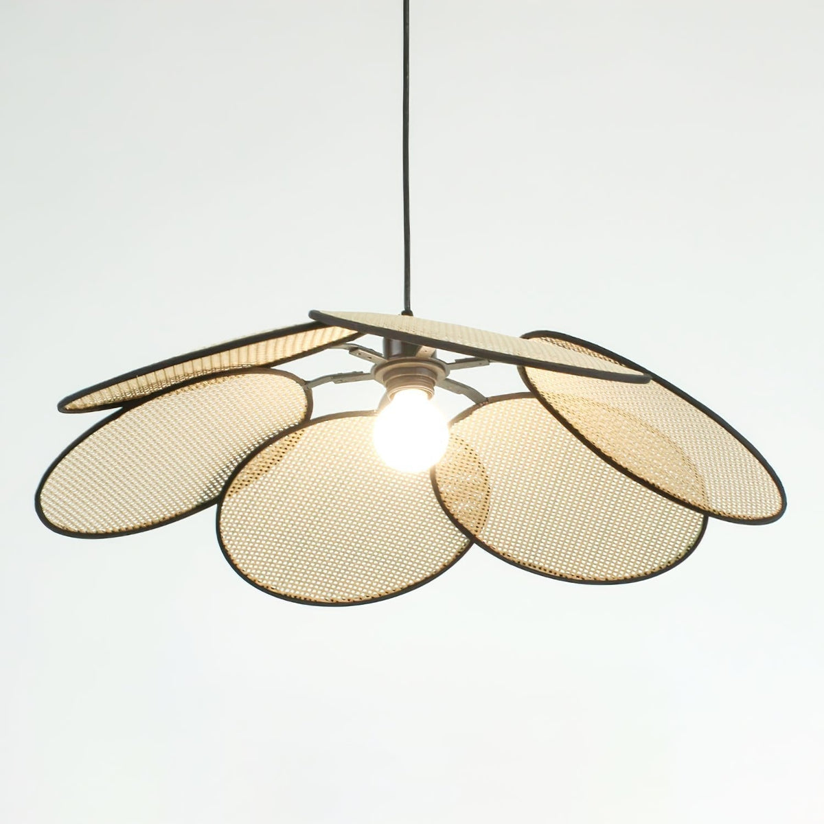 Vemarora Premium Elegance Petals Rattan-Stoff-Pendelleuchte