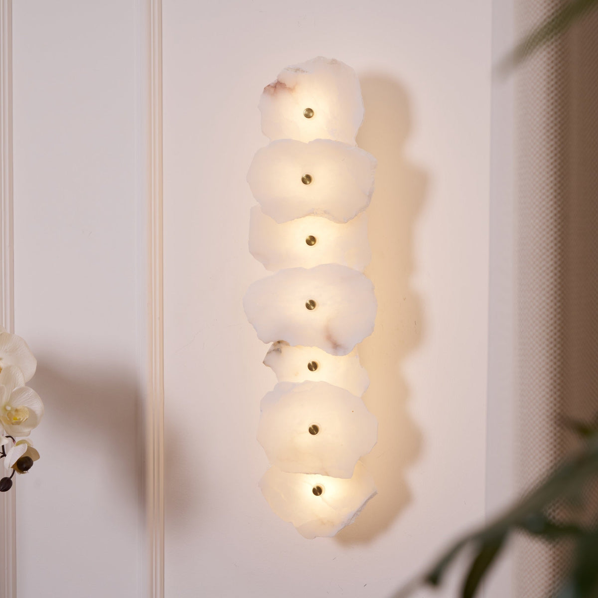 Alaeila Blumen-Cluster Alabaster-Wandleuchte