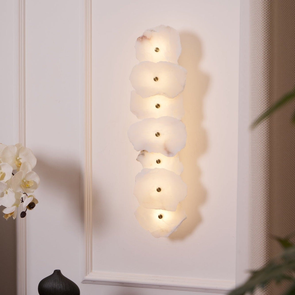 Alaeila Blumen-Cluster Alabaster-Wandleuchte