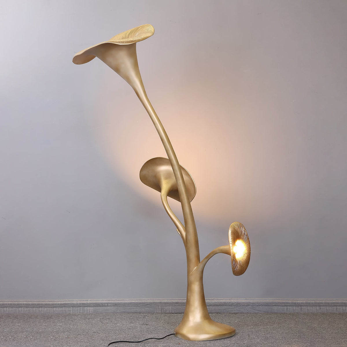 Esole Floral Stehleuchte aus Messing
