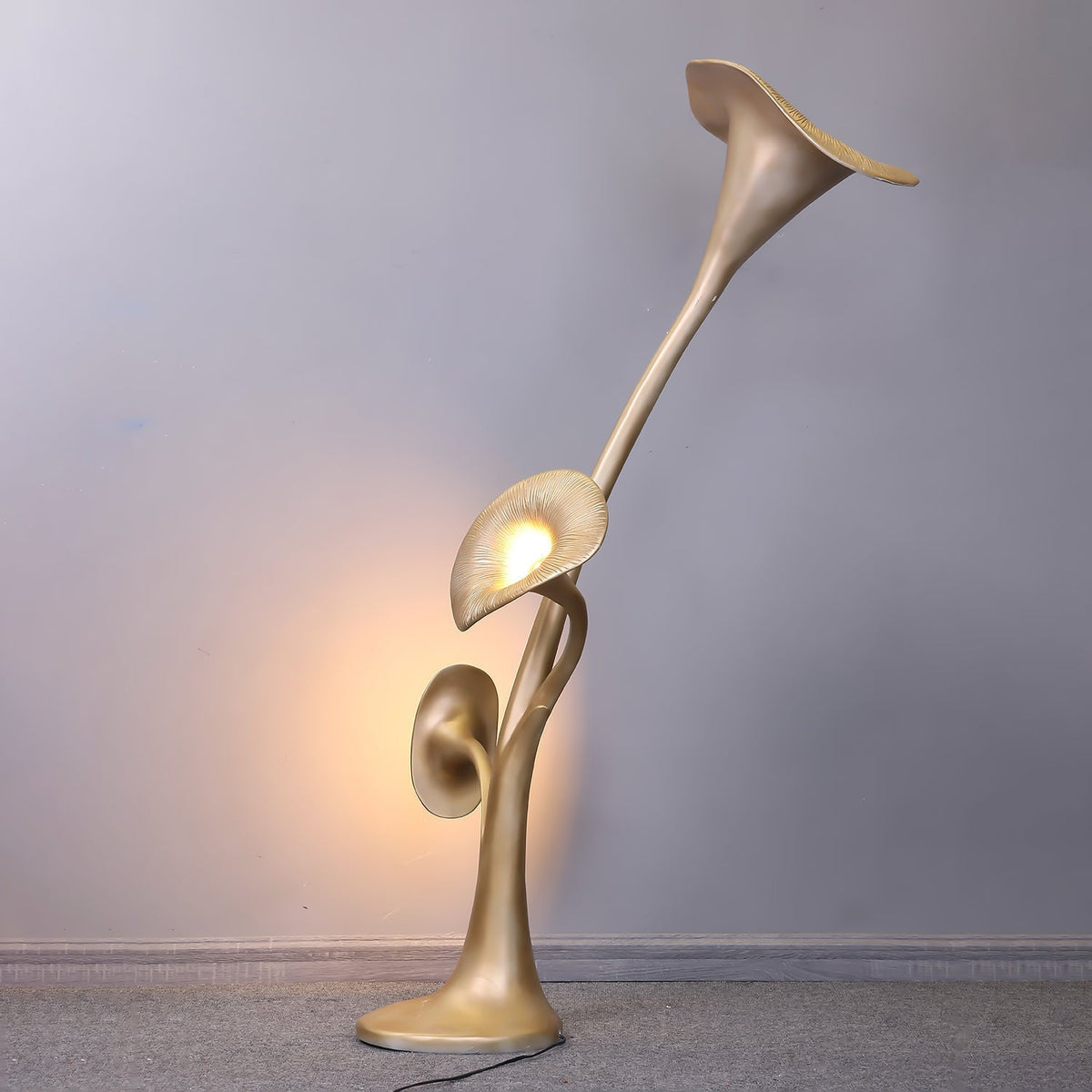 Esole Floral Stehleuchte aus Messing