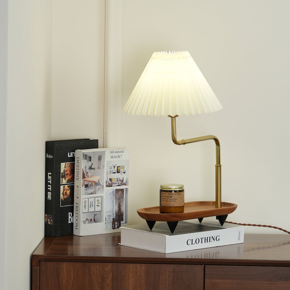 Rinenina Tischleuchte aus Holz und Stoff im Vintage-Stil