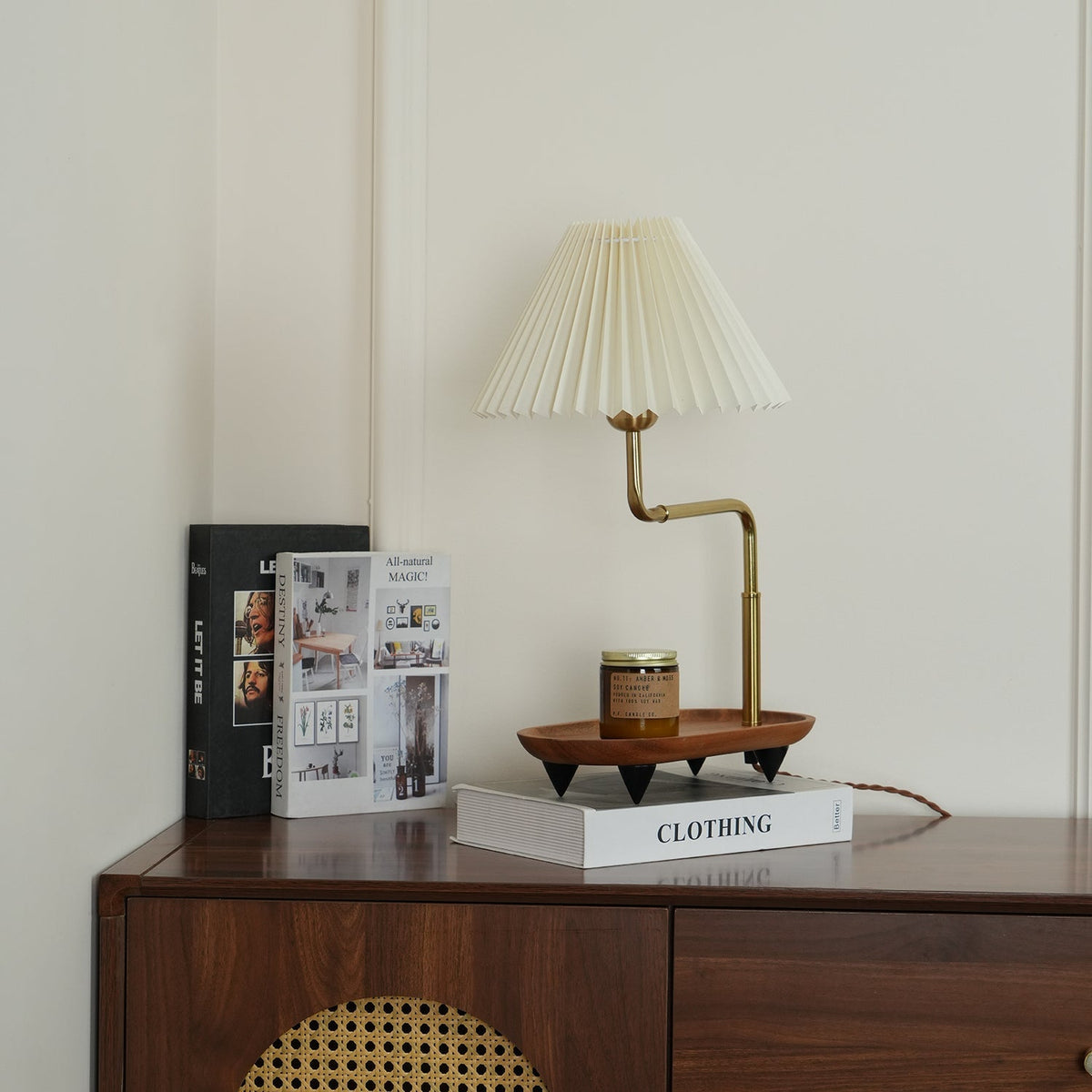 Rinenina Tischleuchte aus Holz und Stoff im Vintage-Stil