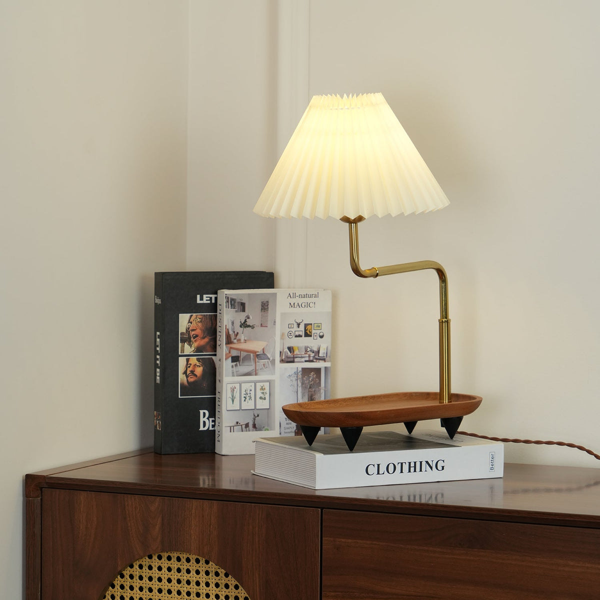 Rinenina Tischleuchte aus Holz und Stoff im Vintage-Stil