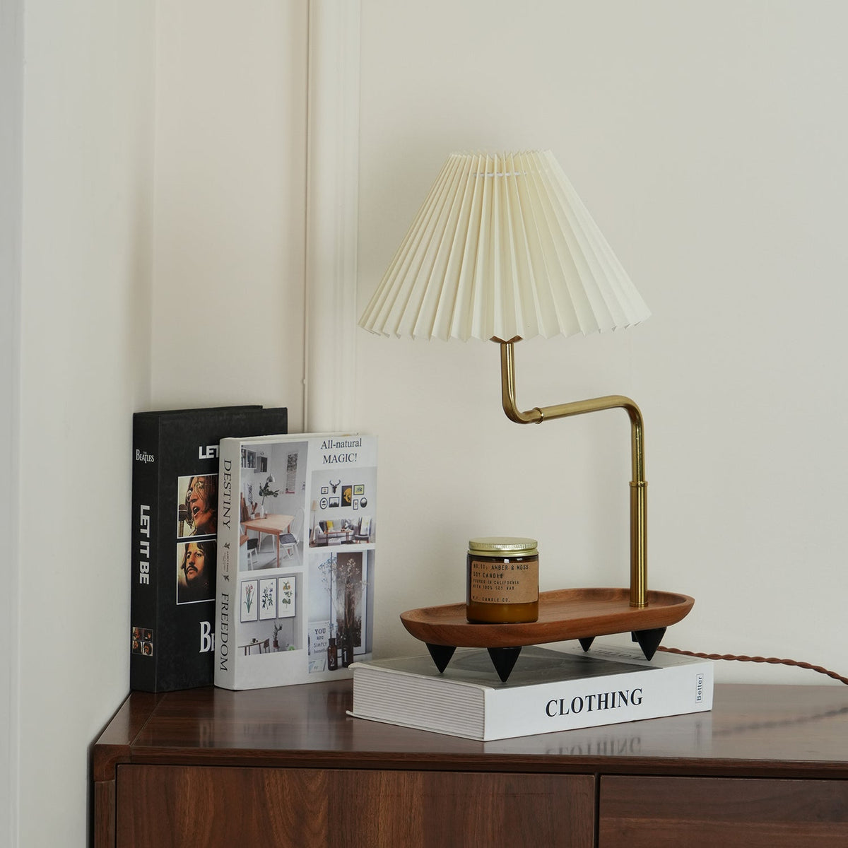 Rinenina Tischleuchte aus Holz und Stoff im Vintage-Stil