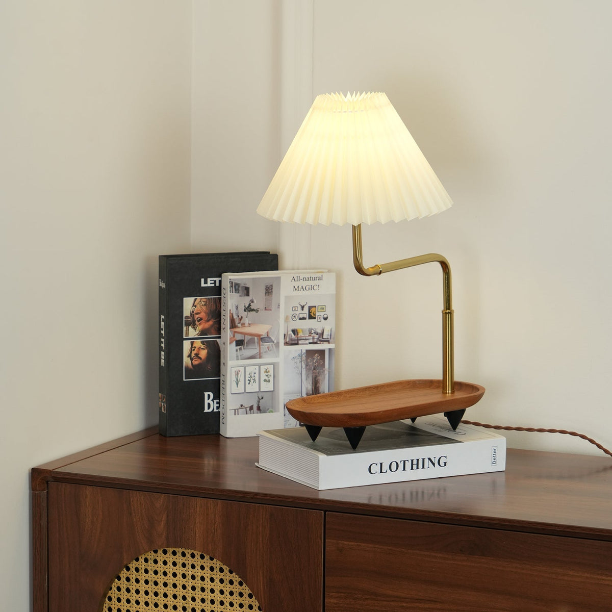 Rinenina Tischleuchte aus Holz und Stoff im Vintage-Stil