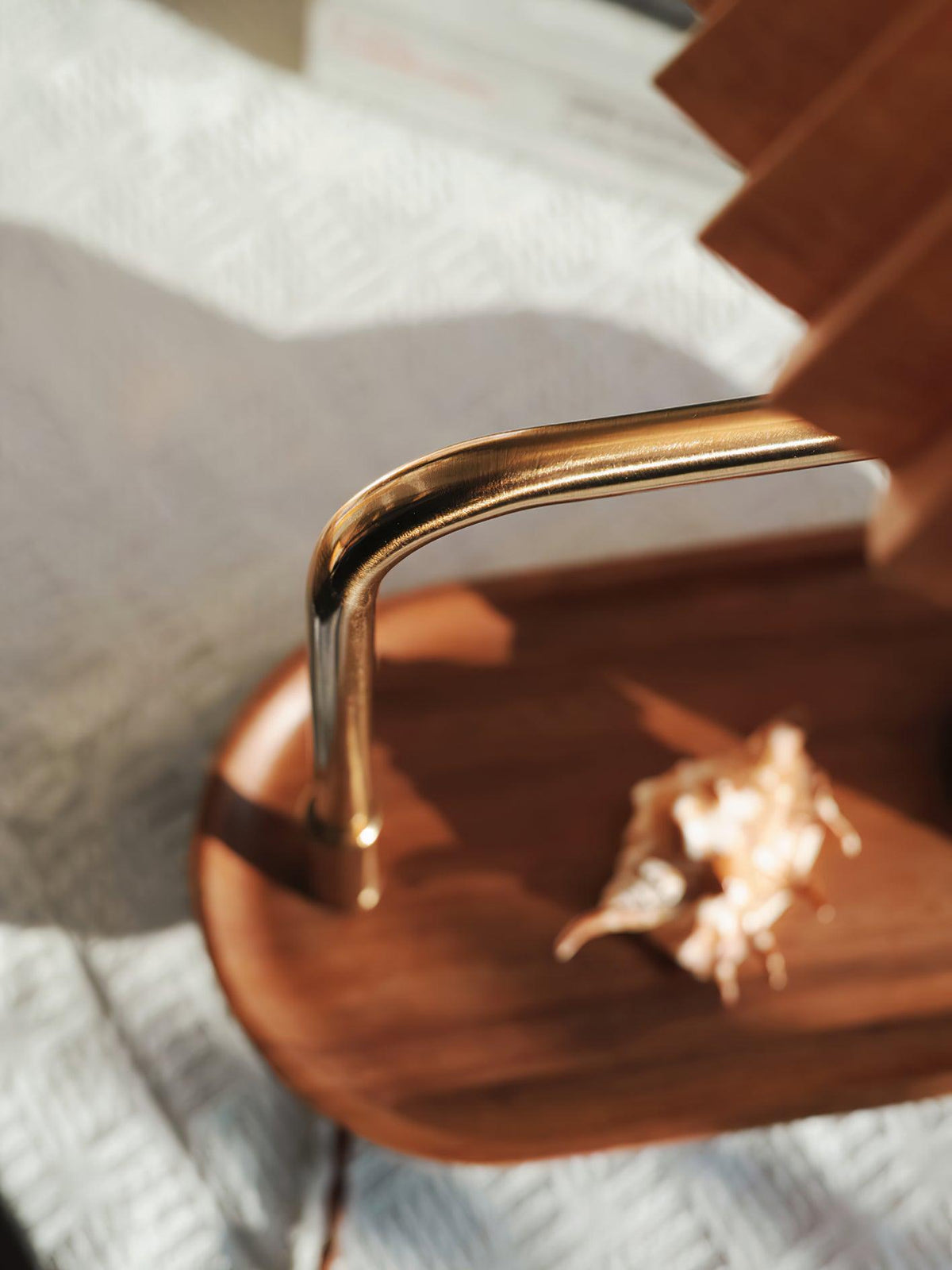 Rinenina Tischleuchte aus Holz und Stoff im Vintage-Stil