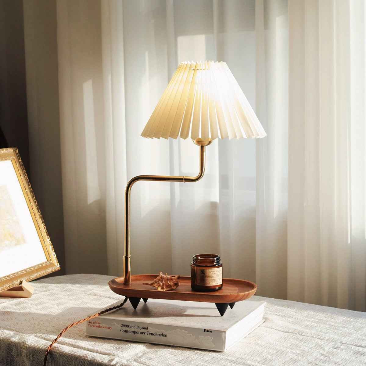 Rinenina Tischleuchte aus Holz und Stoff im Vintage-Stil