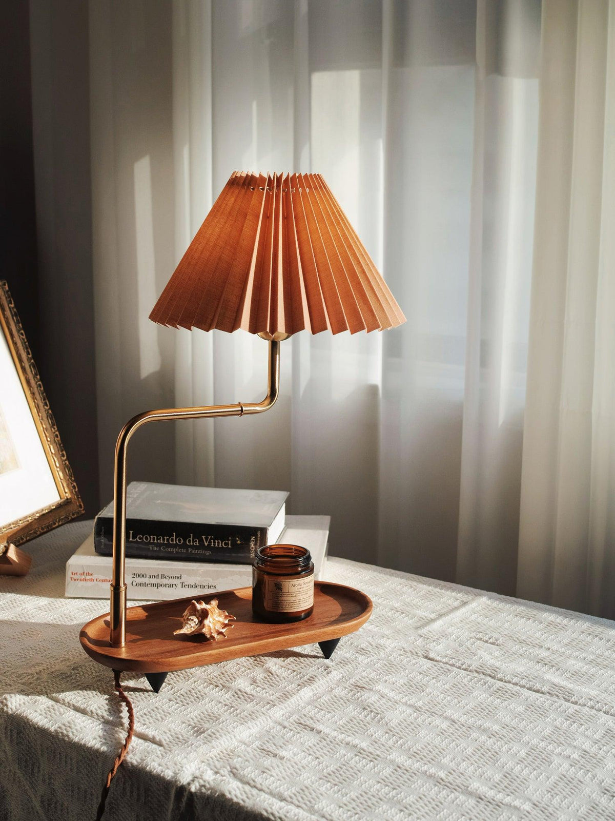 Rinenina Tischleuchte aus Holz und Stoff im Vintage-Stil
